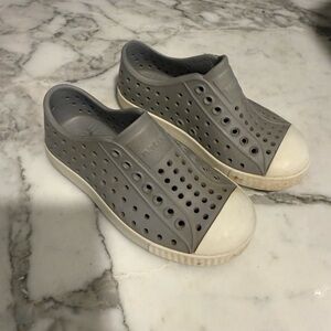 $13‎ ADD ON Gray Native Kids Slip-On Shoes size 9c water Shoes c9 crocs sandals